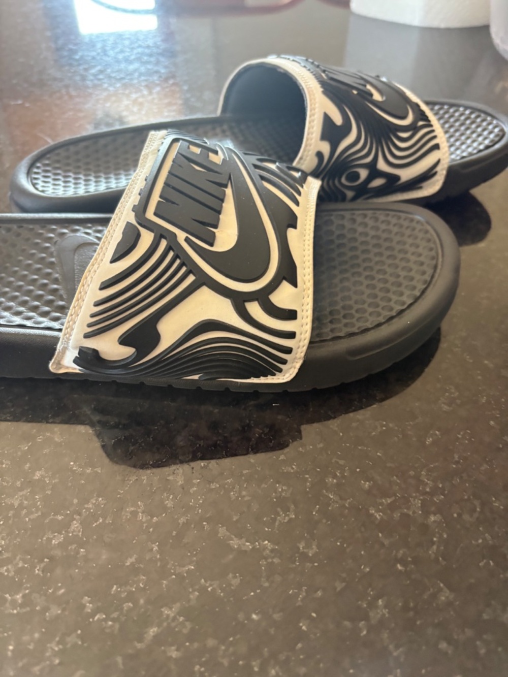 Nike Benassi JDI SE White Black Abstract Slides AJ6745-100 Men's Size 10 EU 44 - Picture 8 of 12